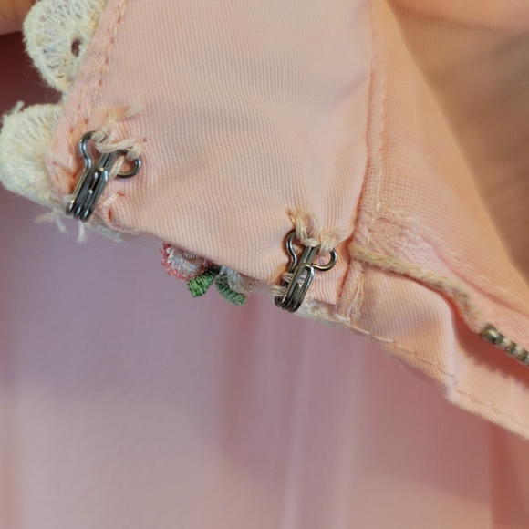 Vintage Pink Chiffon Flowy Full Length High Neck Dainty Floral Lace Collar Dress - Picture 8 of 9